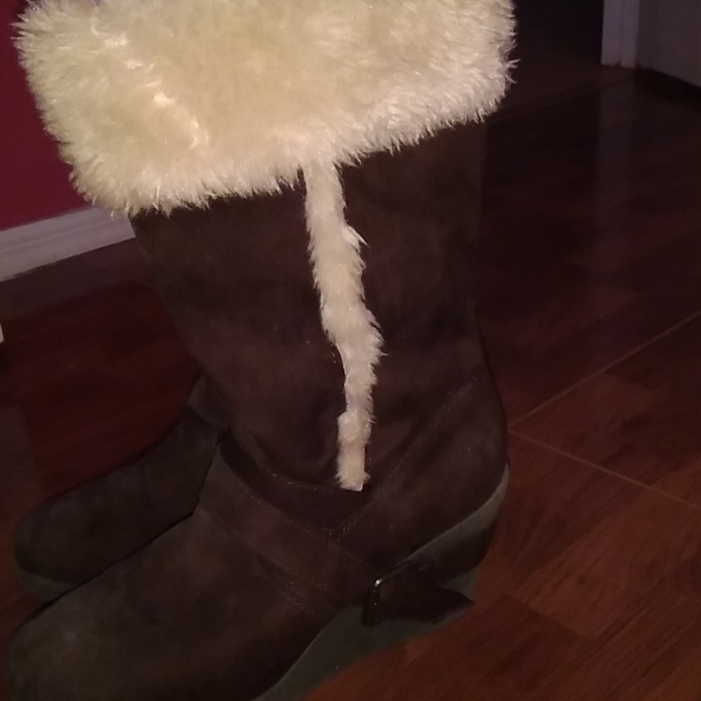 Boots - Picture 2 of 3